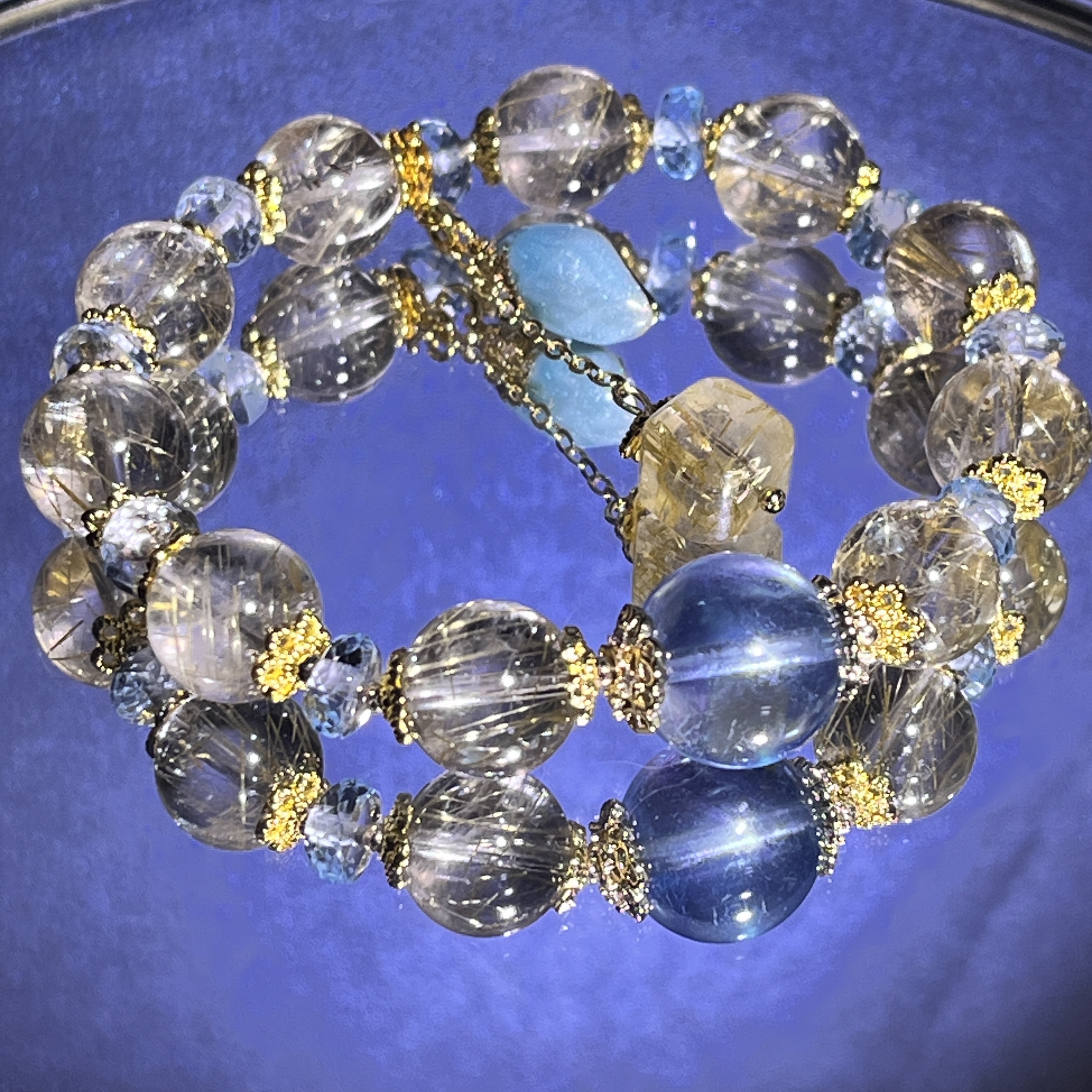 A010金发金设计款水晶手串，基地只检测金色圆珠，其他配珠不做检测