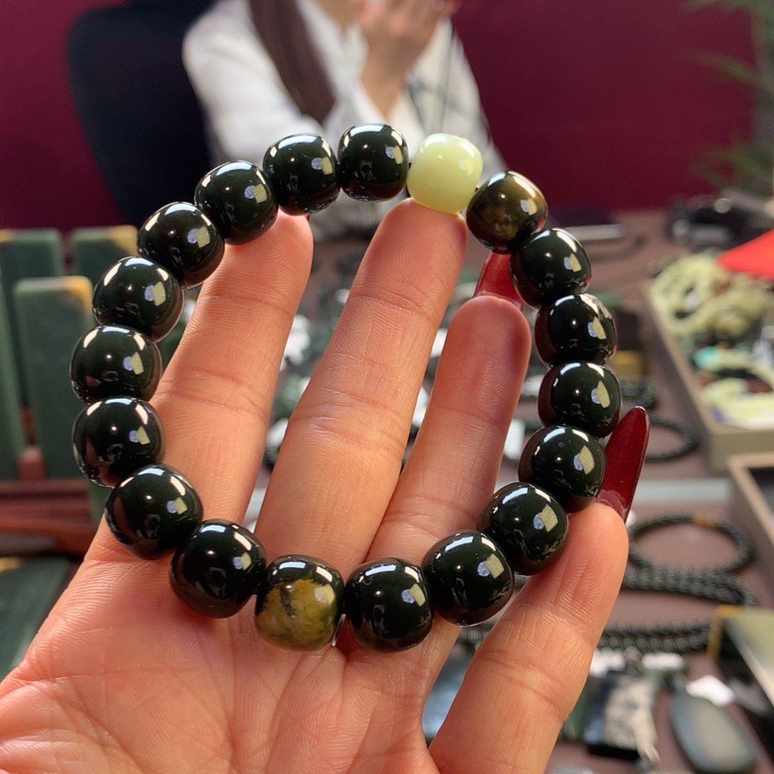 岫岩河磨玉（透闪石质玉）手串未镶嵌微瑕微瑕