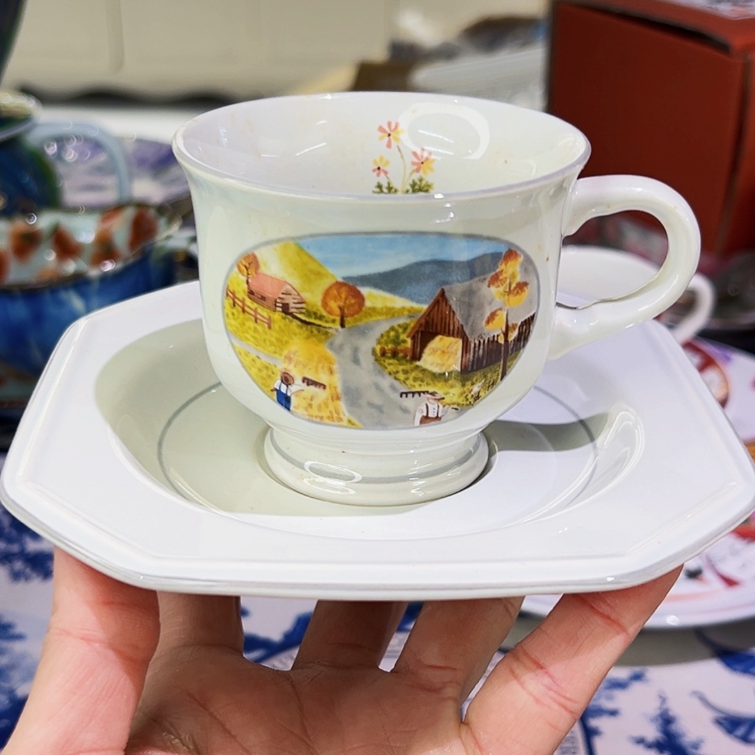 咖啡杯和茶杯是我们学校一