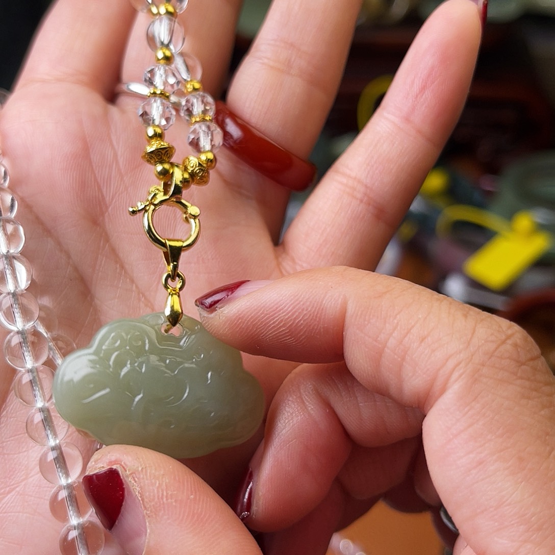 蛇纹石玉未镶嵌颈饰