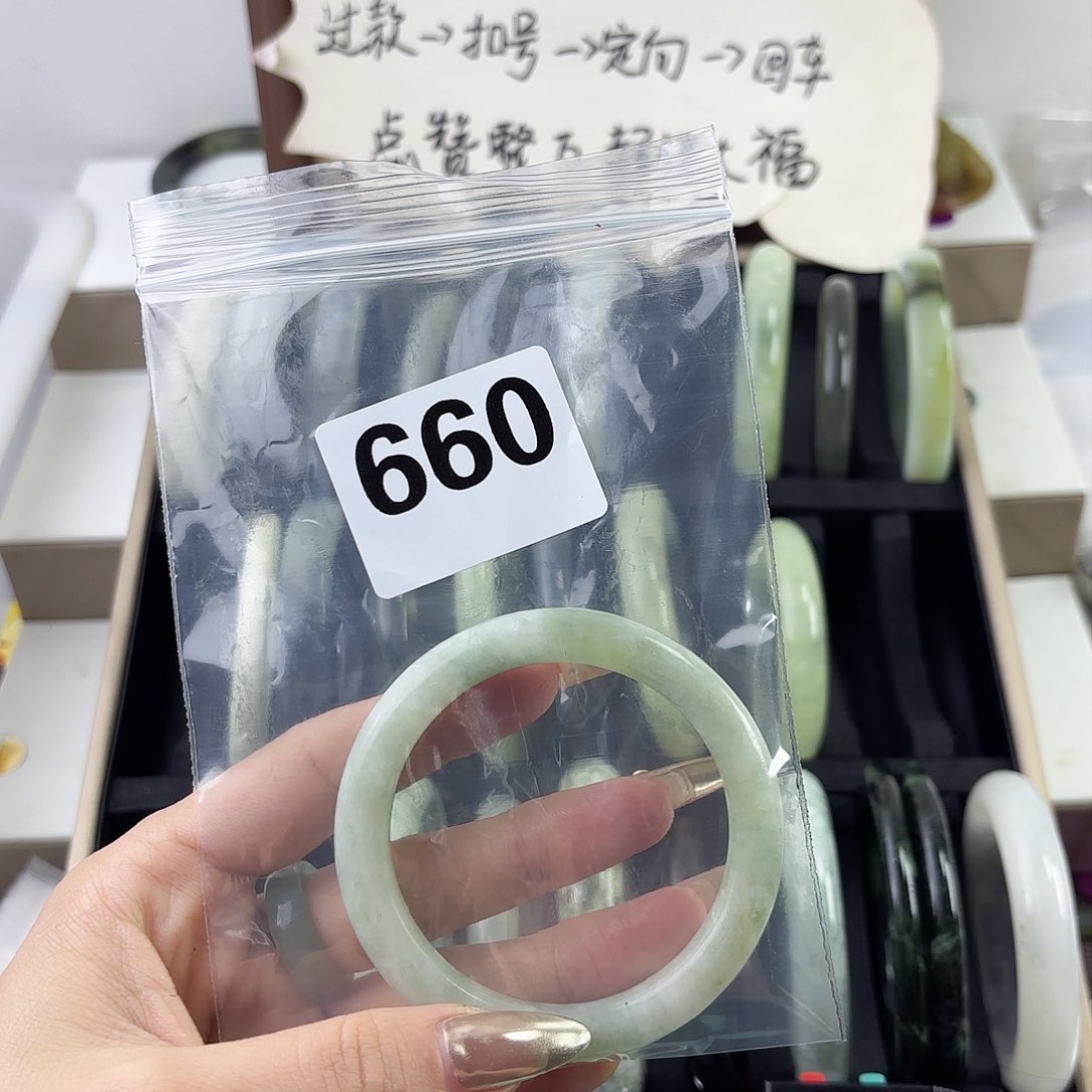 蛇纹石玉手镯未镶嵌女**阿