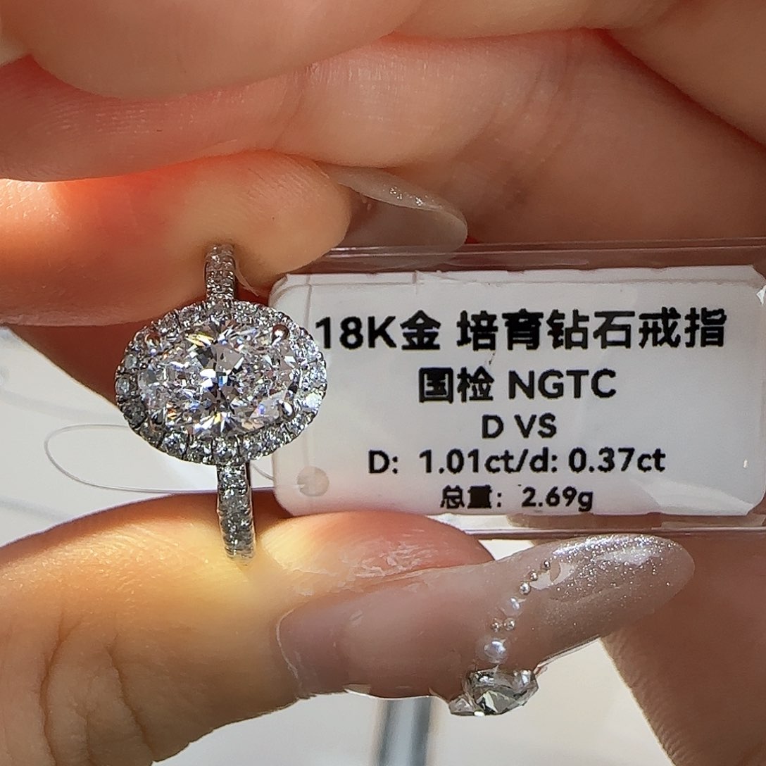 实验室培育钻石18K金镶嵌小***?一卡椭圆 13