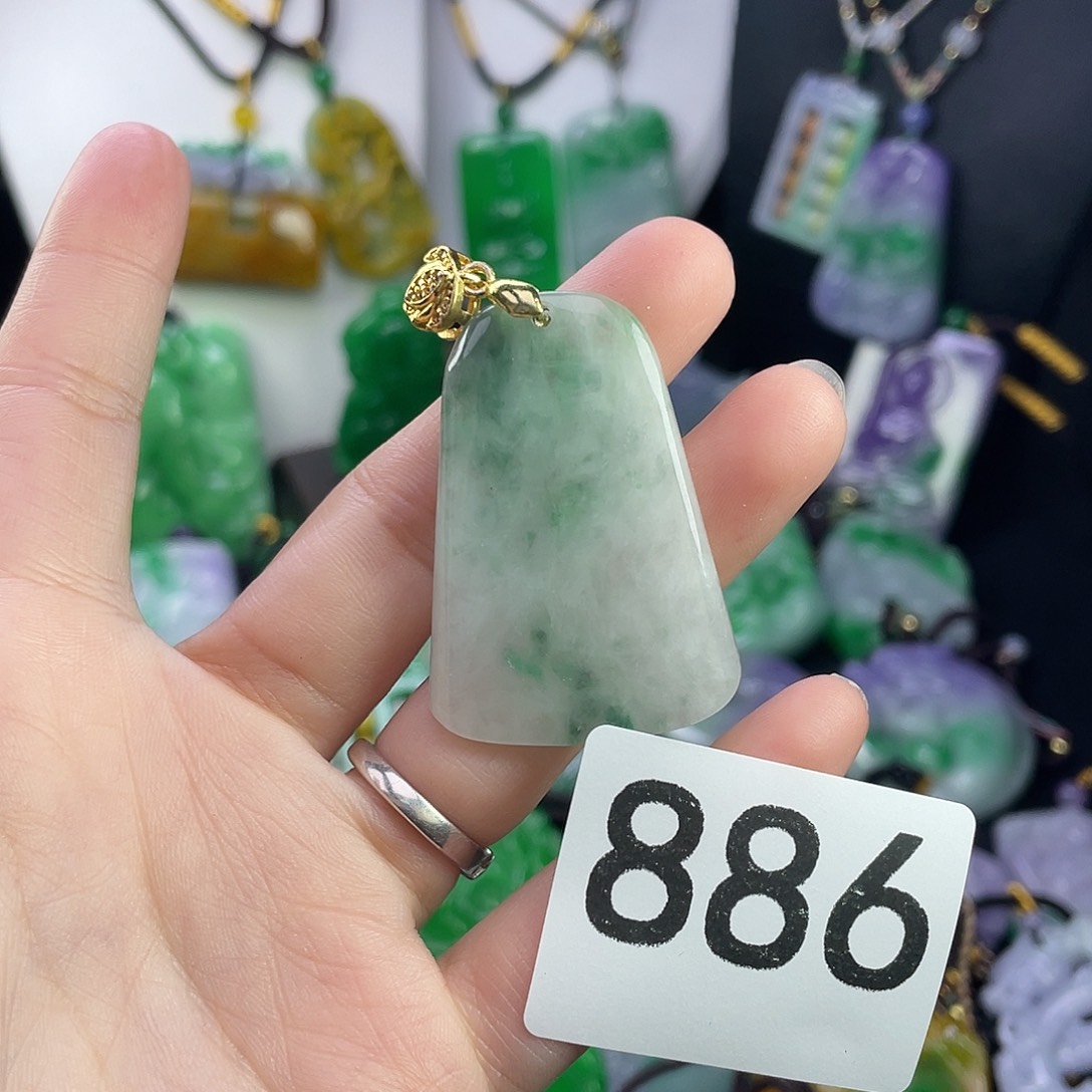 翡翠未镶嵌吊坠(赠链)