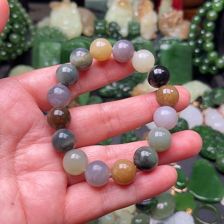 起***和田玉未镶嵌颈饰