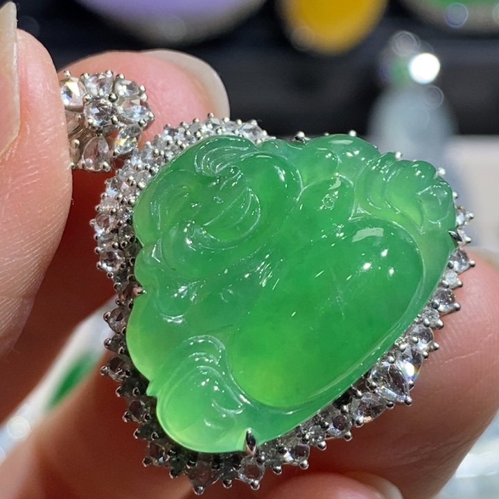 翡翠18K金镶嵌颈饰佛