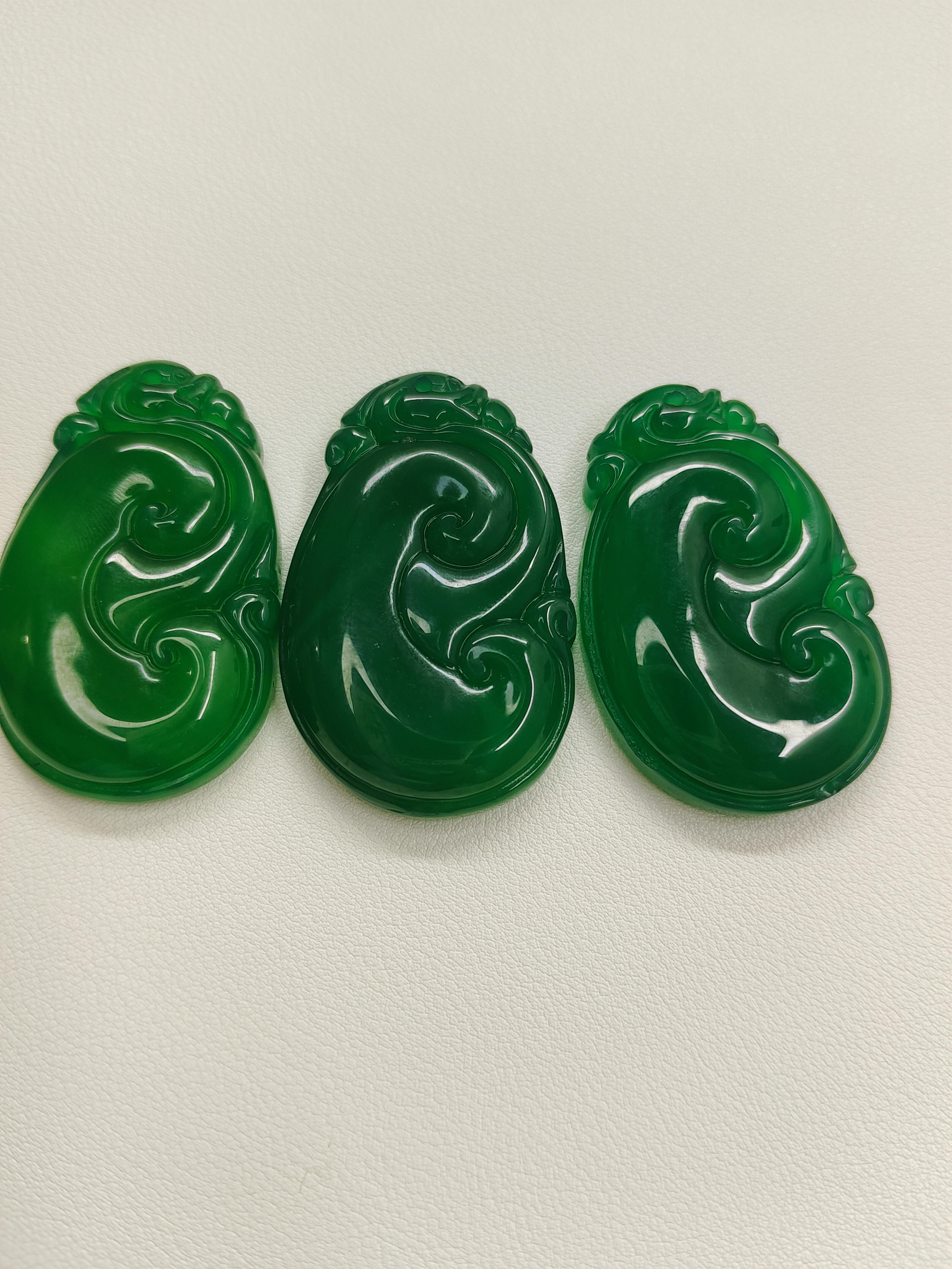 精美天然绿玛瑙冰种如意吊坠（多样性发货）
