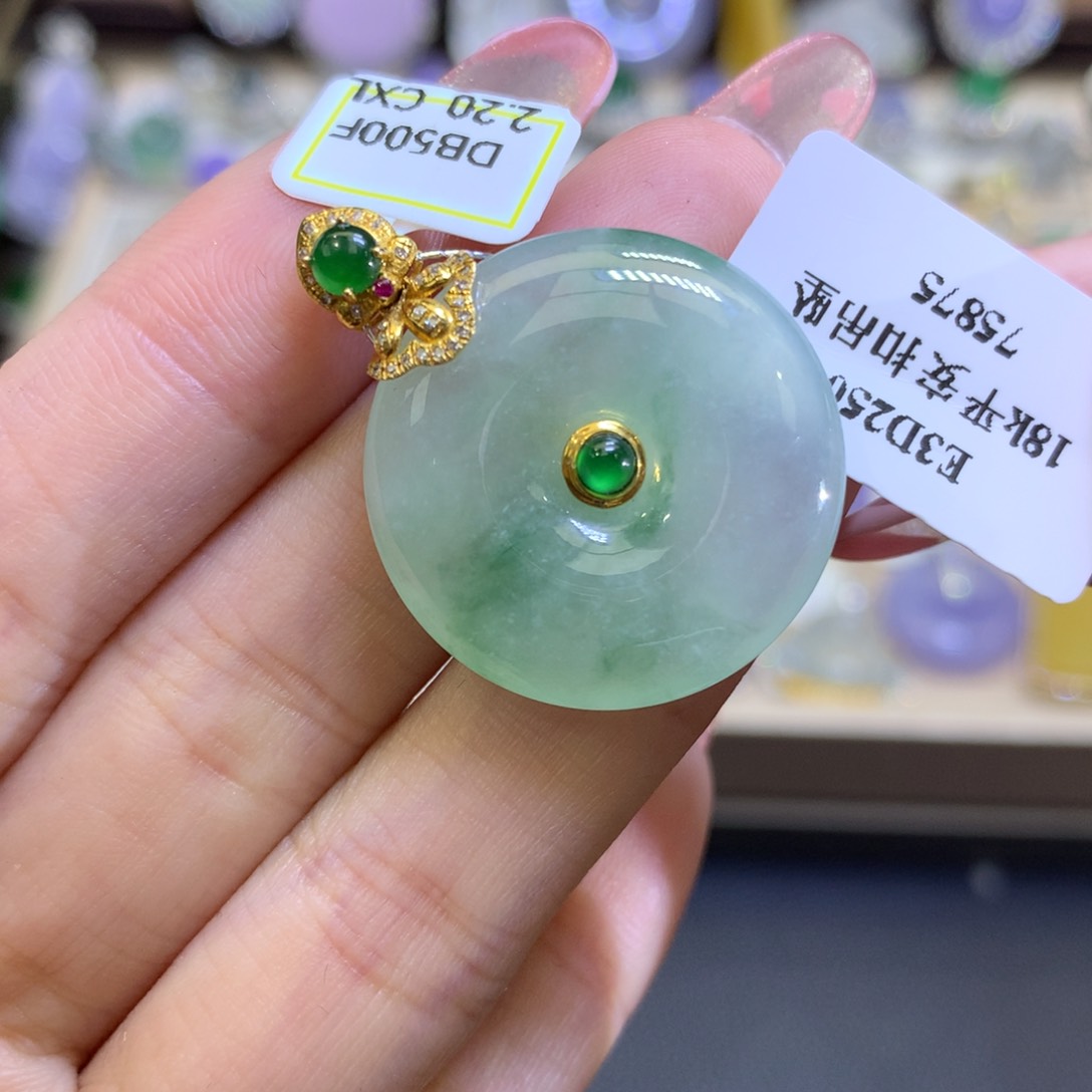 翡翠颈饰18K金镶嵌翡翠