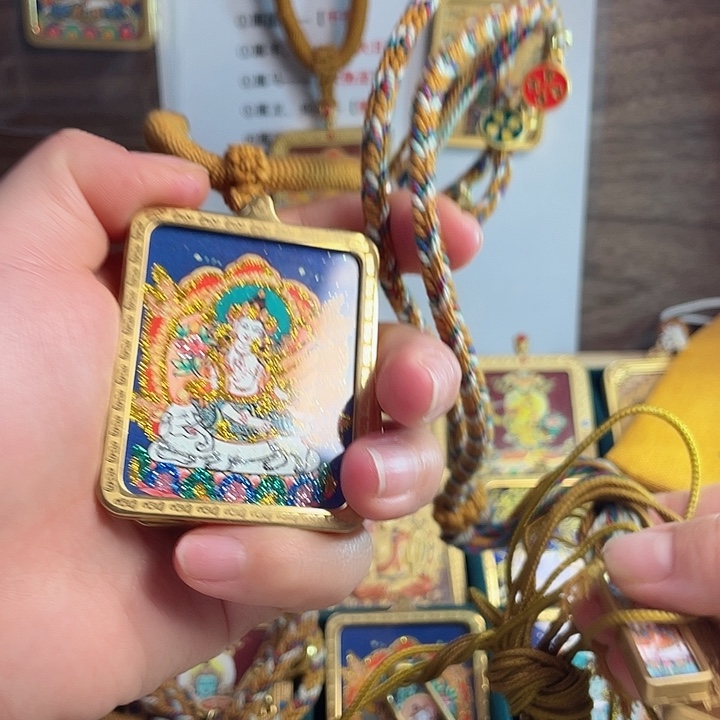 织绣C****我是一只小小鸟呀哈哈