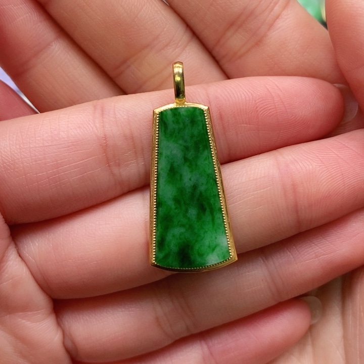 翡翠颈饰未镶嵌吊坠