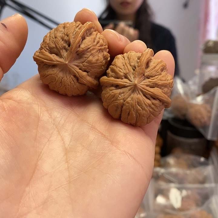 一***气把件文玩核桃雨花石三棱