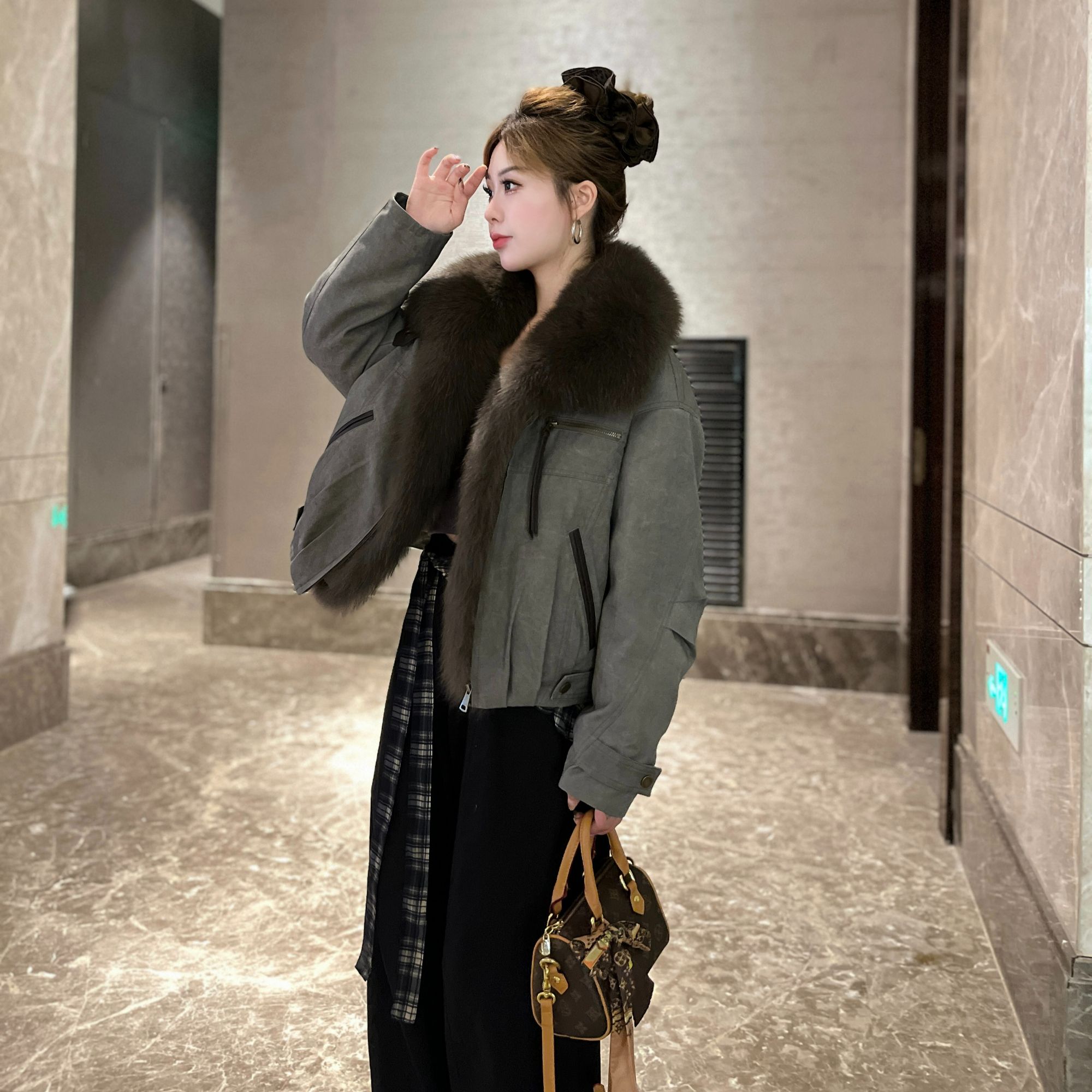 【朵尊优选】25年冬新款女时尚休闲百搭短款外套