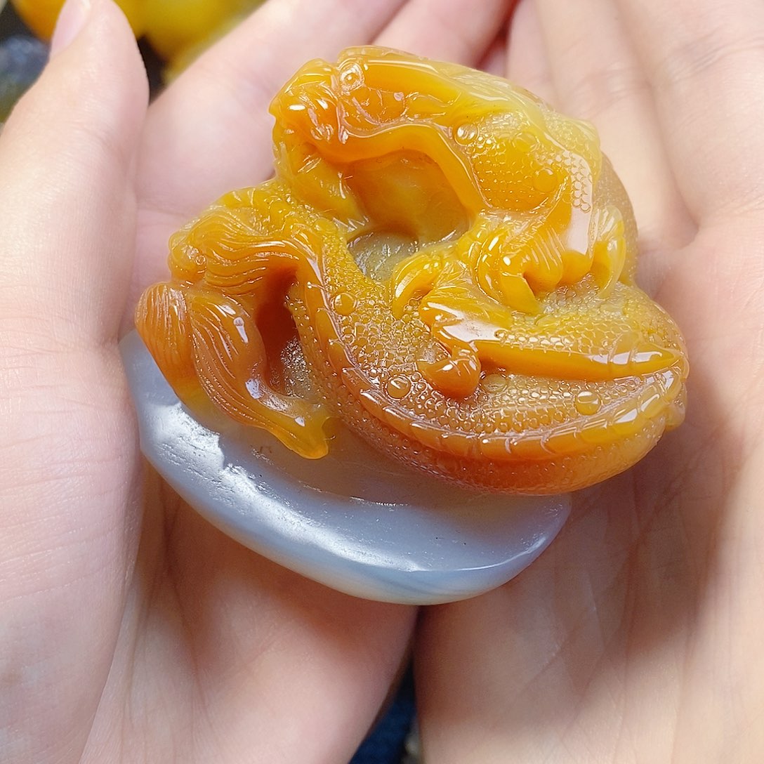 人***义玛瑙/玉髓未镶嵌珠宝奇石