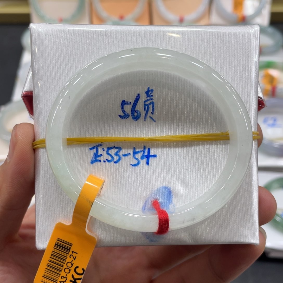 翡翠手镯未镶嵌翡翠手镯