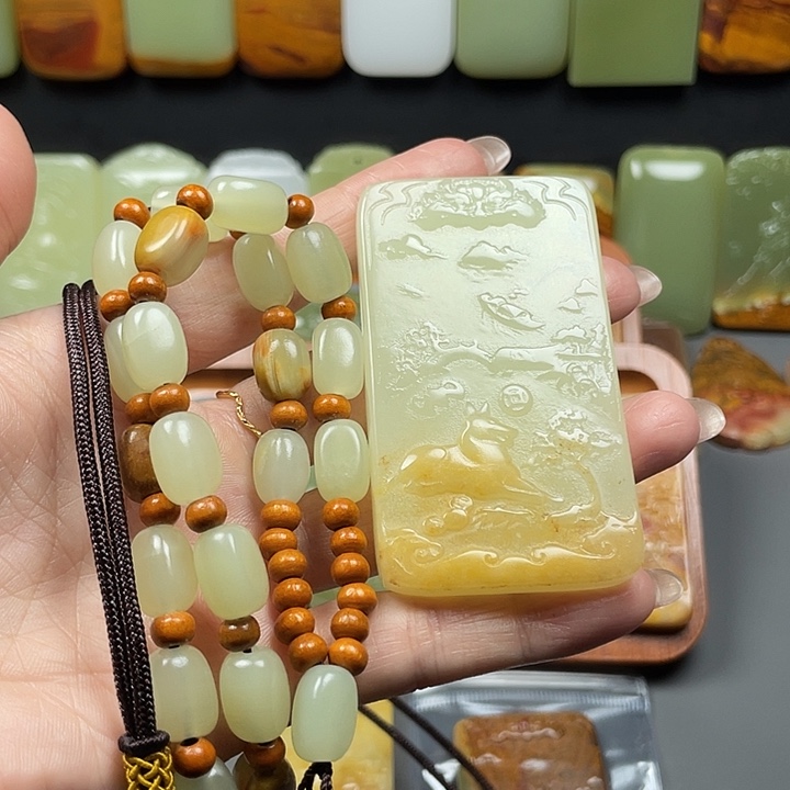 努***斗生肖狗阿弥陀佛玉石吊坠