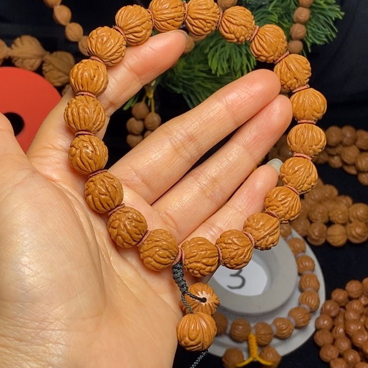 秦岭龙纹桃核手持