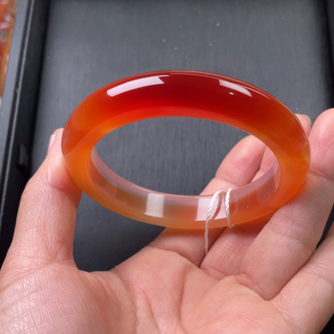 玛瑙/玉髓手镯未镶嵌59圈口