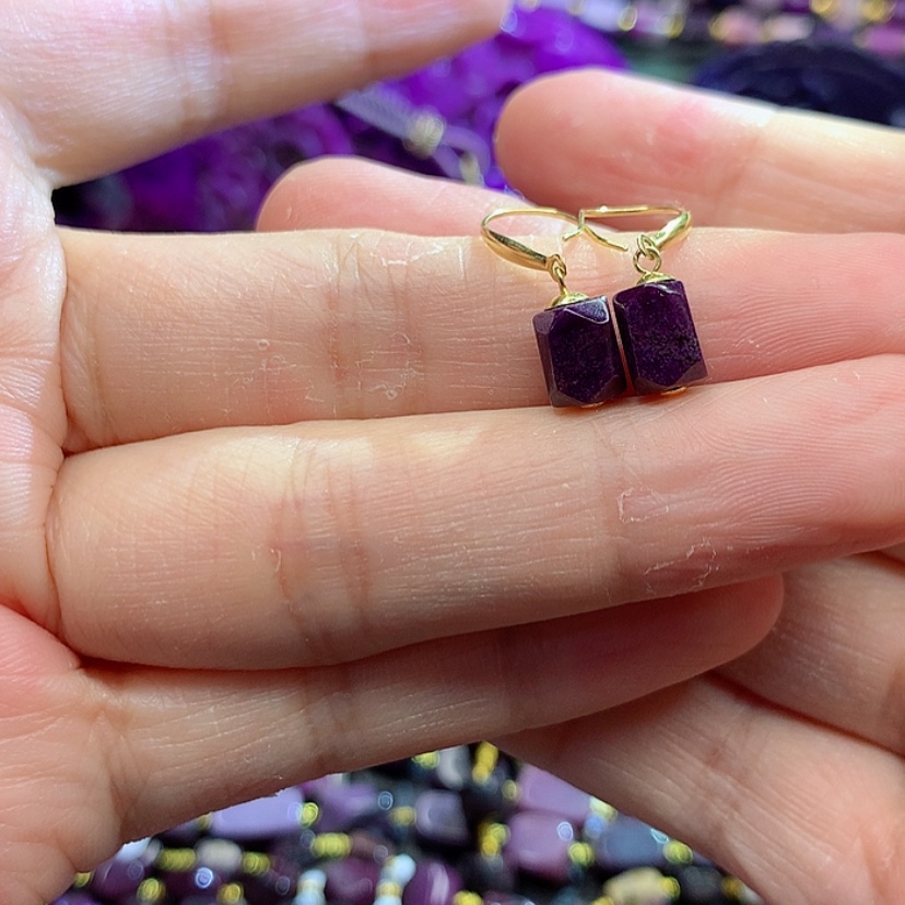 【闪购商品】18K金镶嵌苏纪石（舒俱来）耳钩