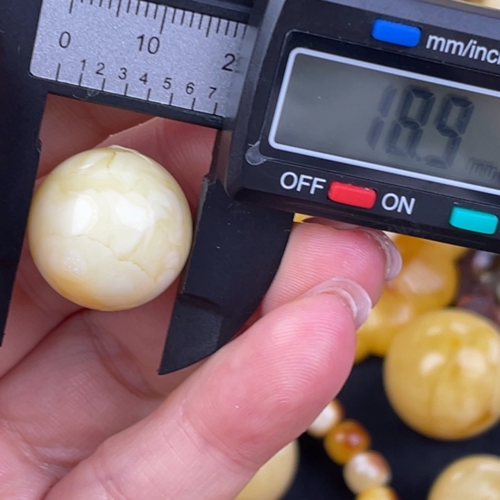 蜜蜡未镶嵌裸石微瑕414