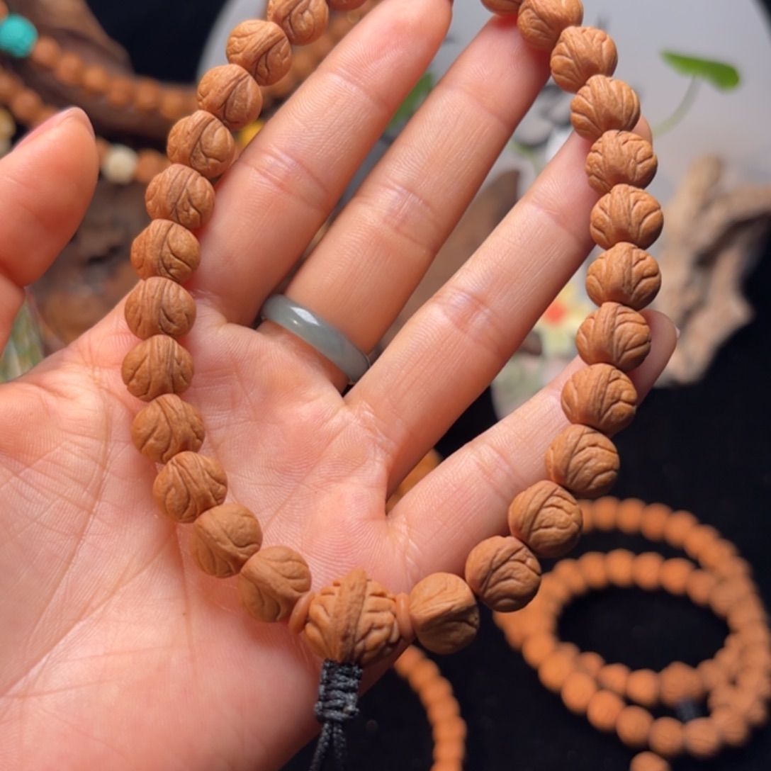 X***u桃核吊坠11尺寸玉龙脊原皮原色手持款