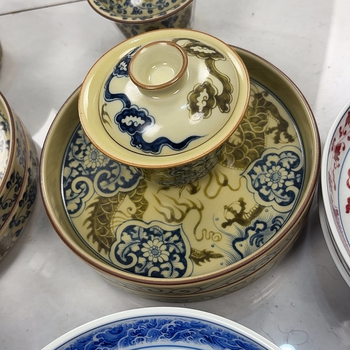 瓷片釉里金如意穿花龙胡乘加二才马蹄盖碗