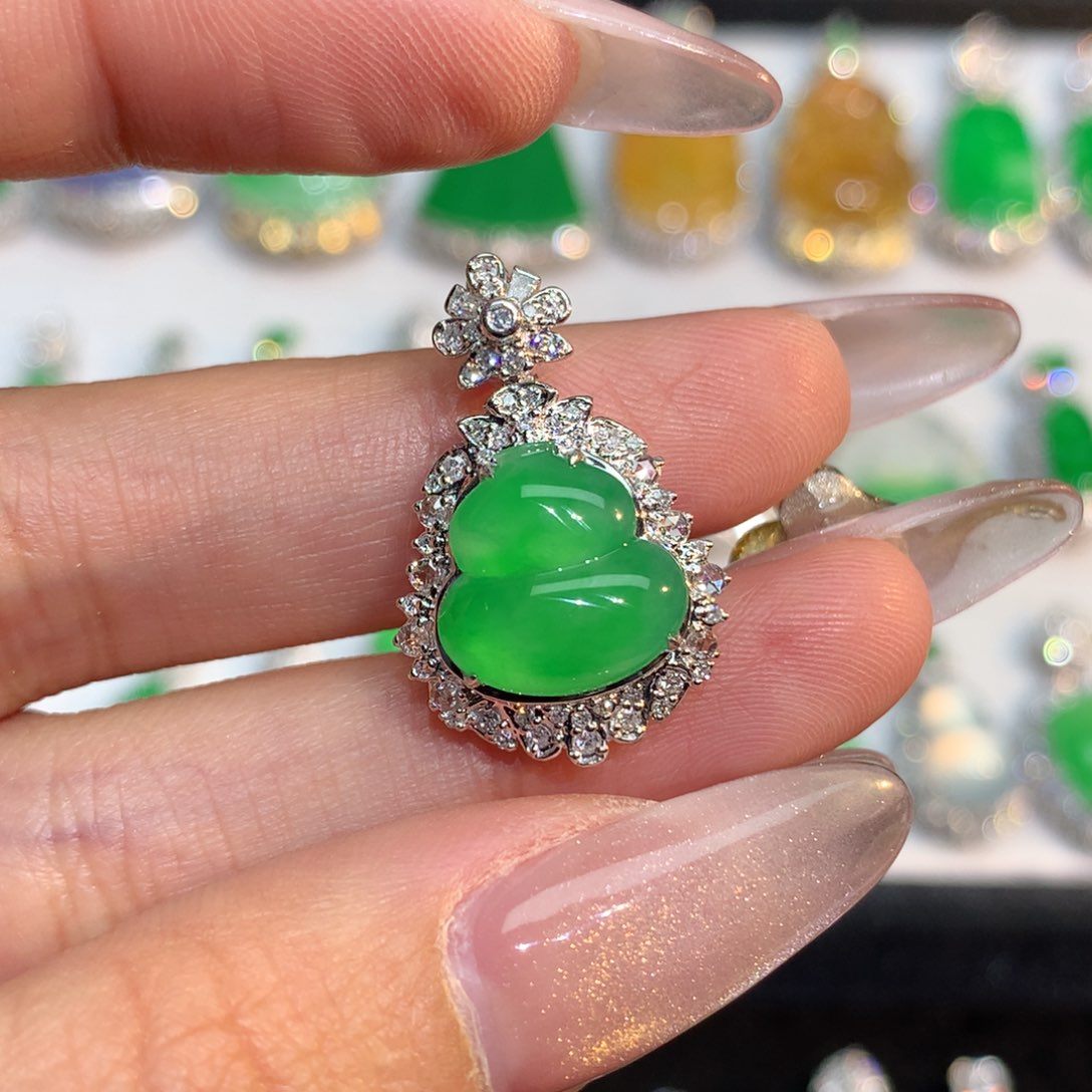 翡翠颈饰18K金镶嵌翡翠