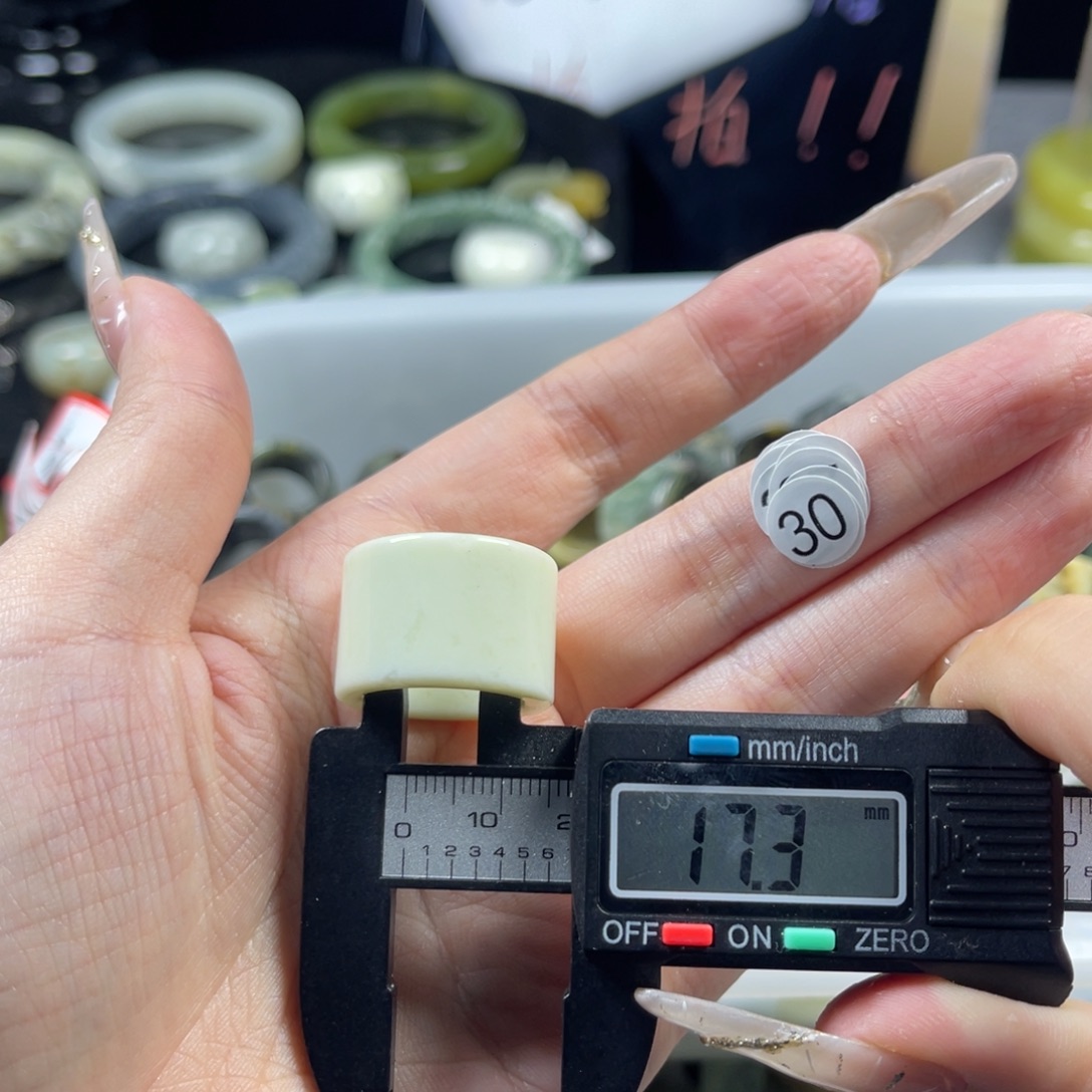 蛇纹石玉未镶嵌戒指