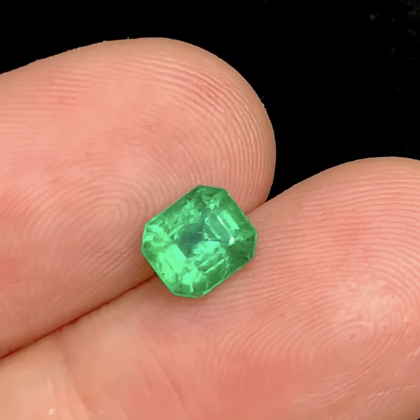 天然赞比亚祖母绿裸石 1.2ct 吉尔德证书vvg微油 玻璃体透亮干净