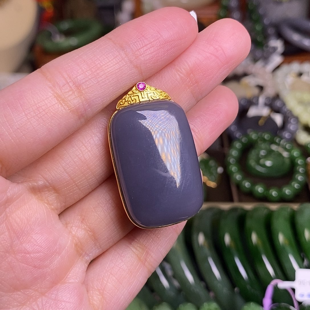 和田玉和田玉浓烟紫无事牌吊坠金镶未镶嵌