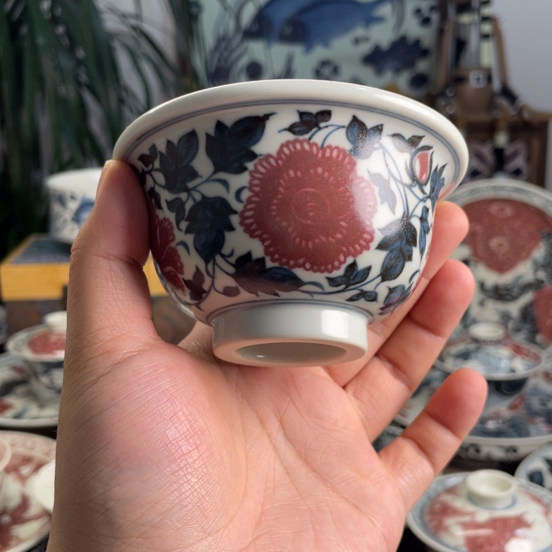 青花釉里红牡丹花杯子