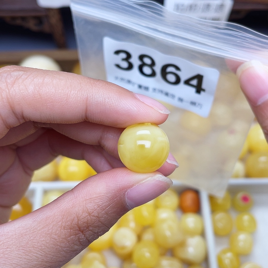 蜜蜡未镶嵌珠宝奇石14.4微坑