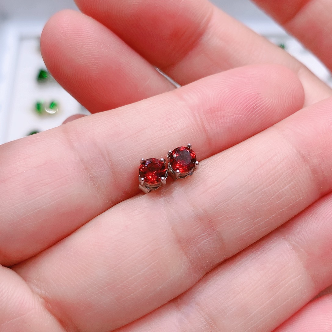 石榴石耳钉银S925镶嵌听*