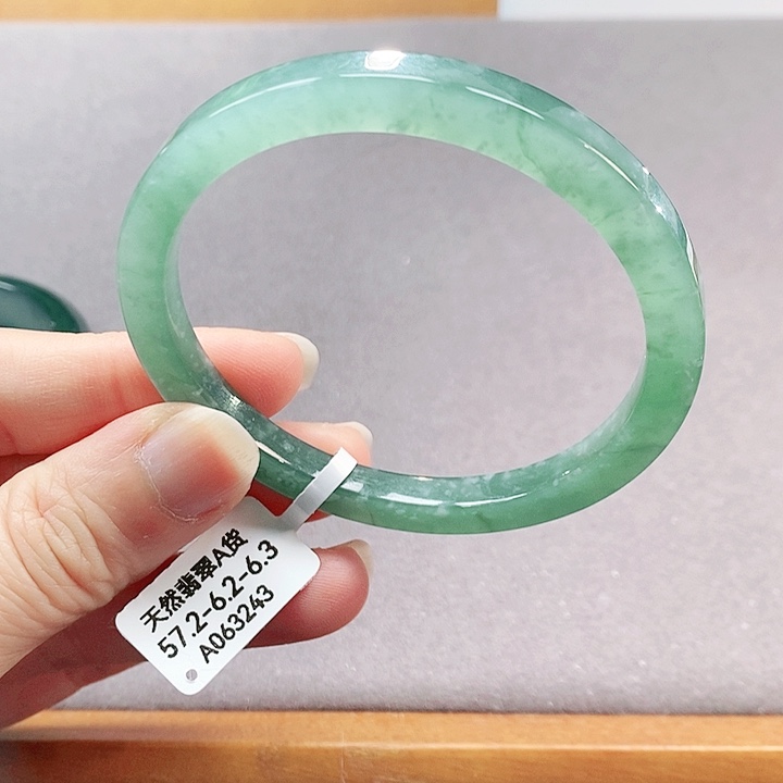 【闪购商品】翡翠手镯（圆镯）未镶嵌