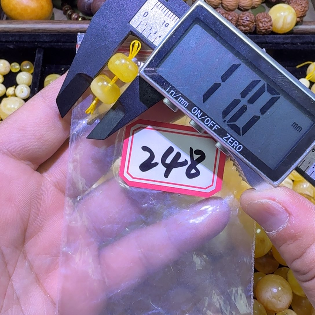 蜜蜡未镶嵌珠宝奇石