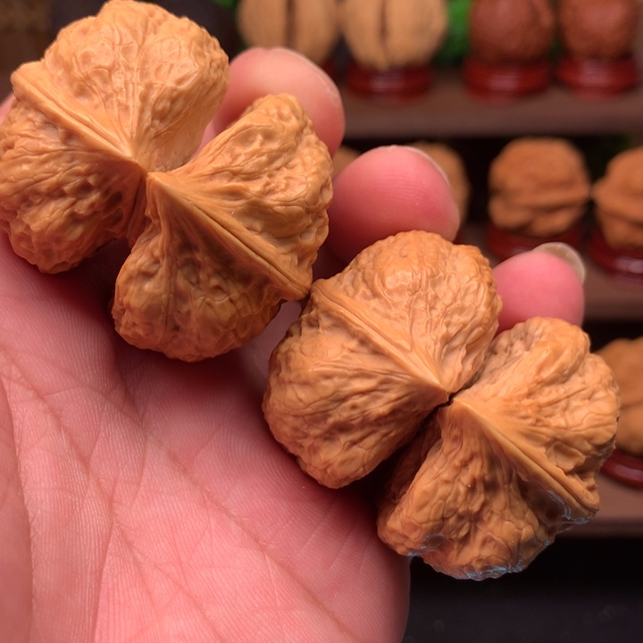 文玩核桃吊坠蝴蝶连体