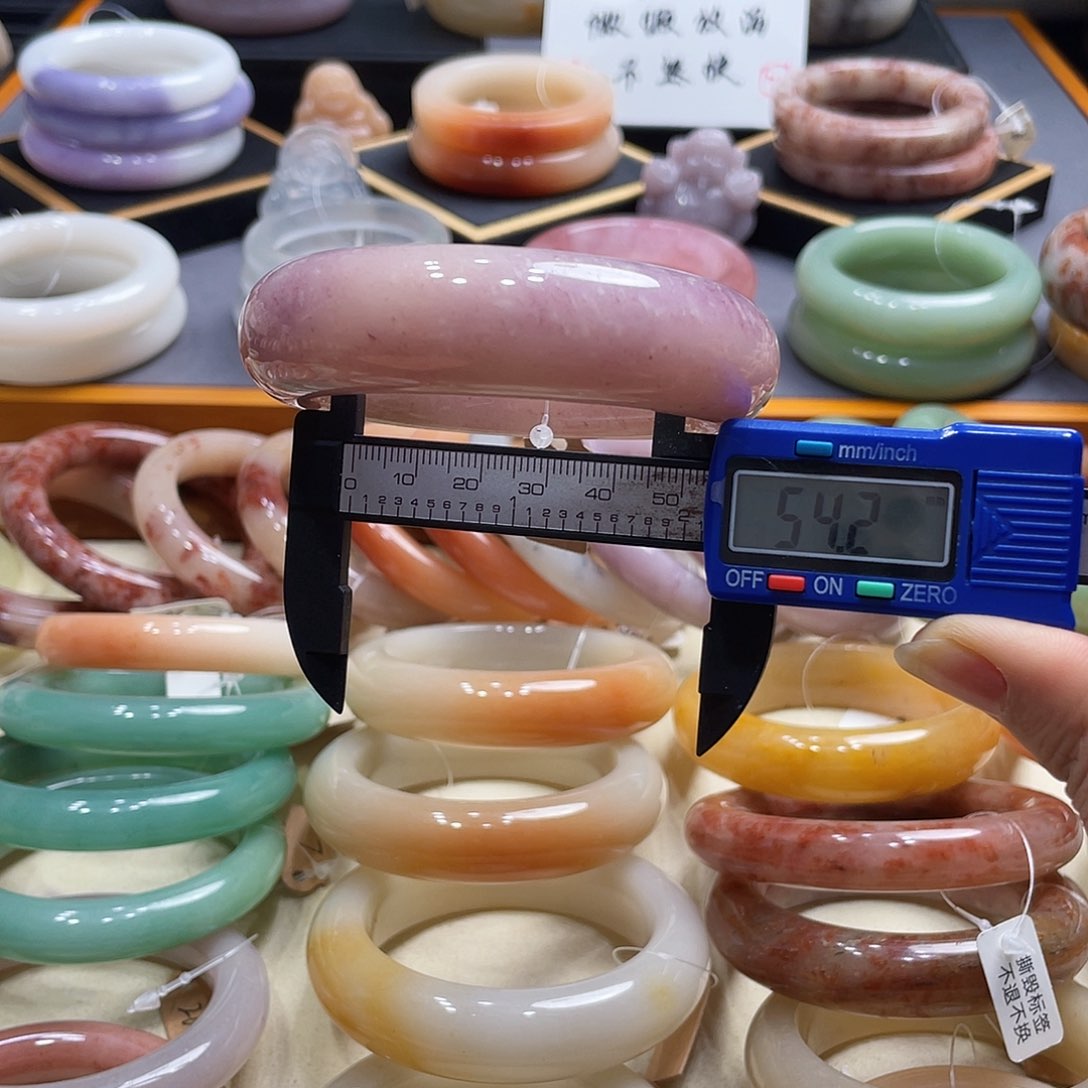 未镶嵌手镯石英岩玉