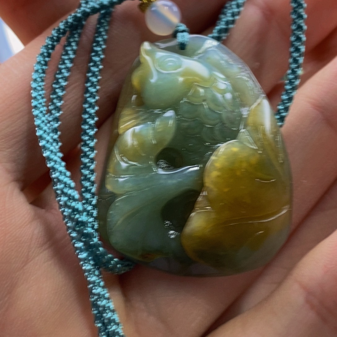 蛇纹石玉吊坠未镶嵌