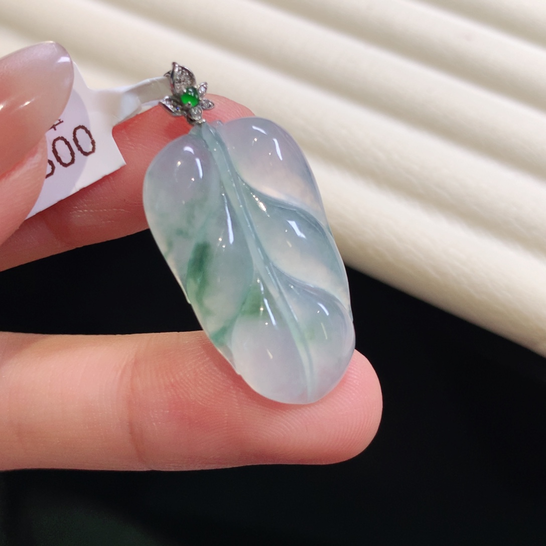 翡翠颈饰18K金镶嵌叶子