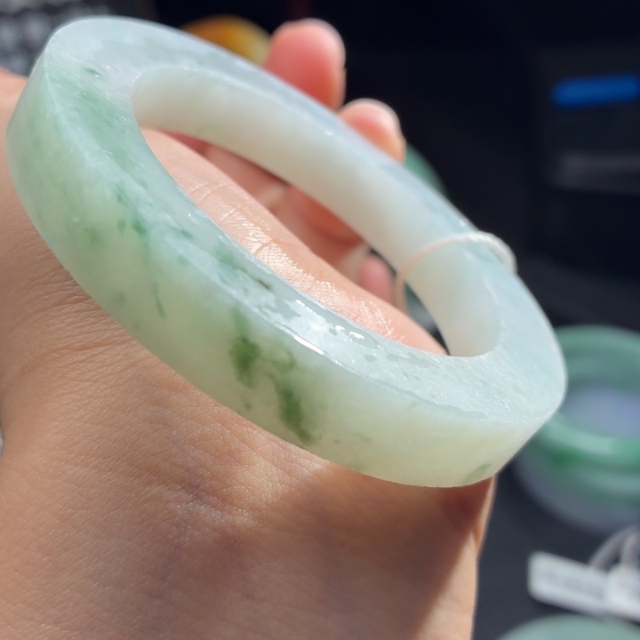 定制翡翠未镶嵌翡翠手镯