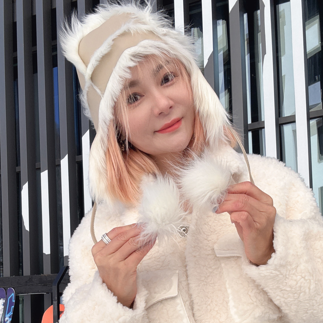 深圳南油冬季新款加厚毛绒女士护耳帽保暖百搭时尚