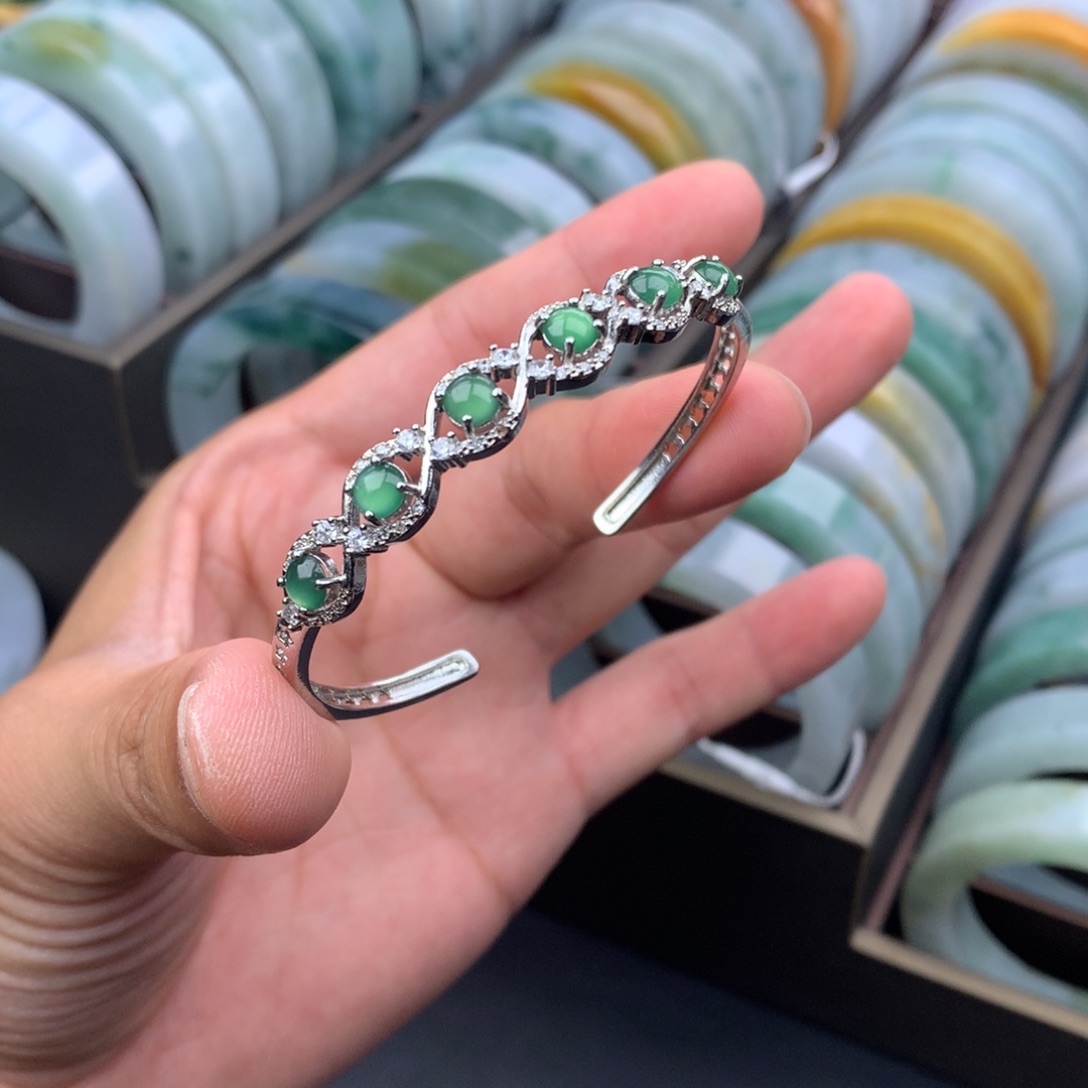 未镶嵌手镯翡翠手镯