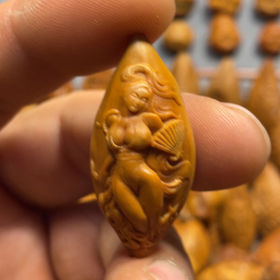 橄榄核吊坠火舞美女123