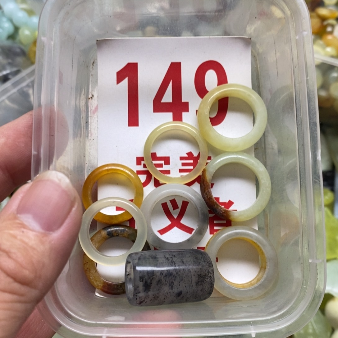 蛇纹石玉挂坠未镶嵌