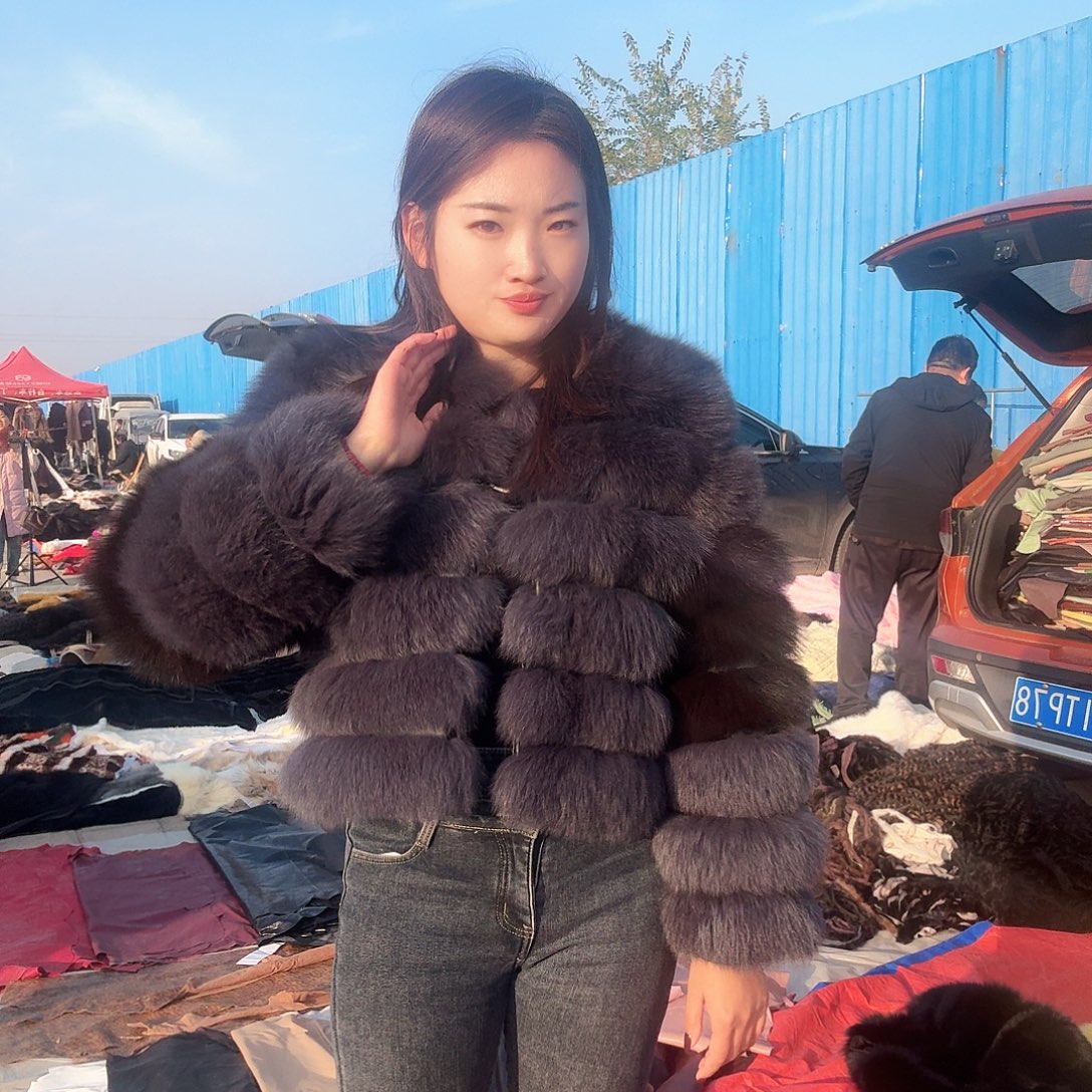 直播间下单灰兰色外套