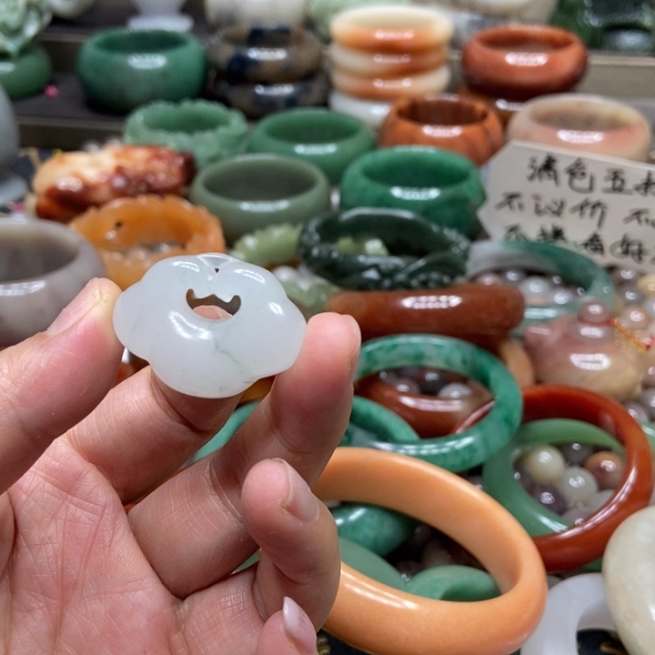 石英质玉手镯未镶嵌