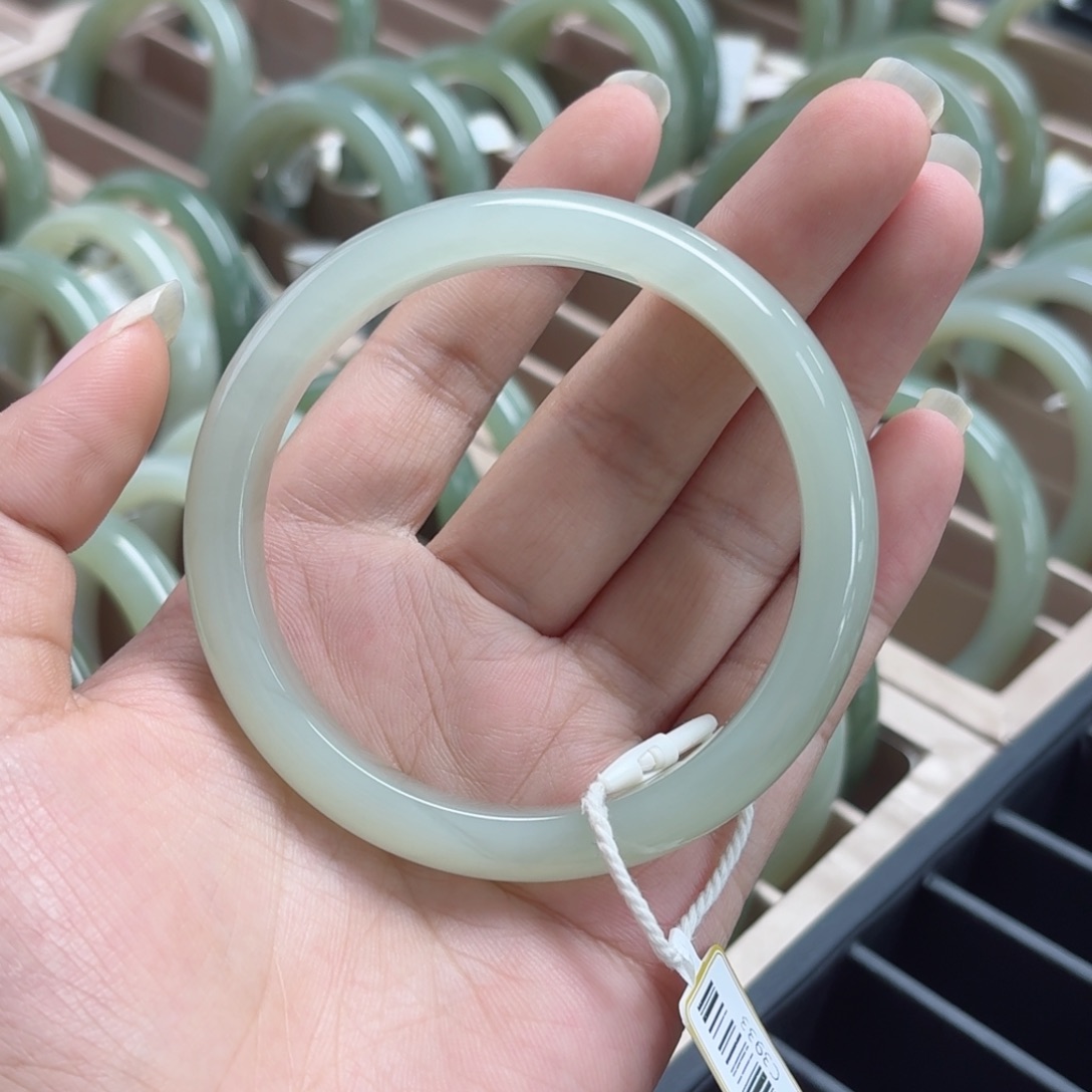 和田玉手镯未镶嵌花****5