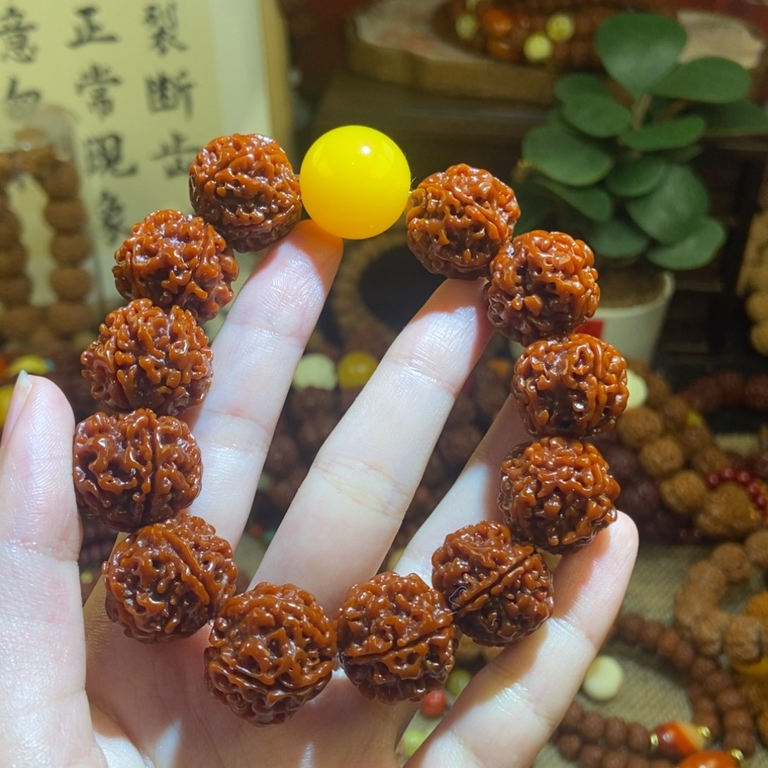 金刚菩提手串?205玉化黄珠