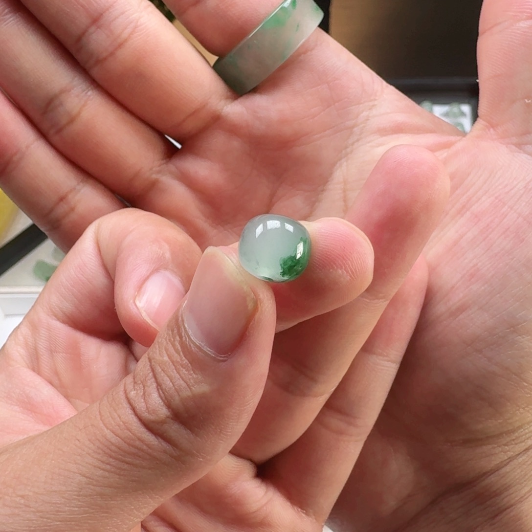 石英质玉（非洲翠）叶子未镶嵌