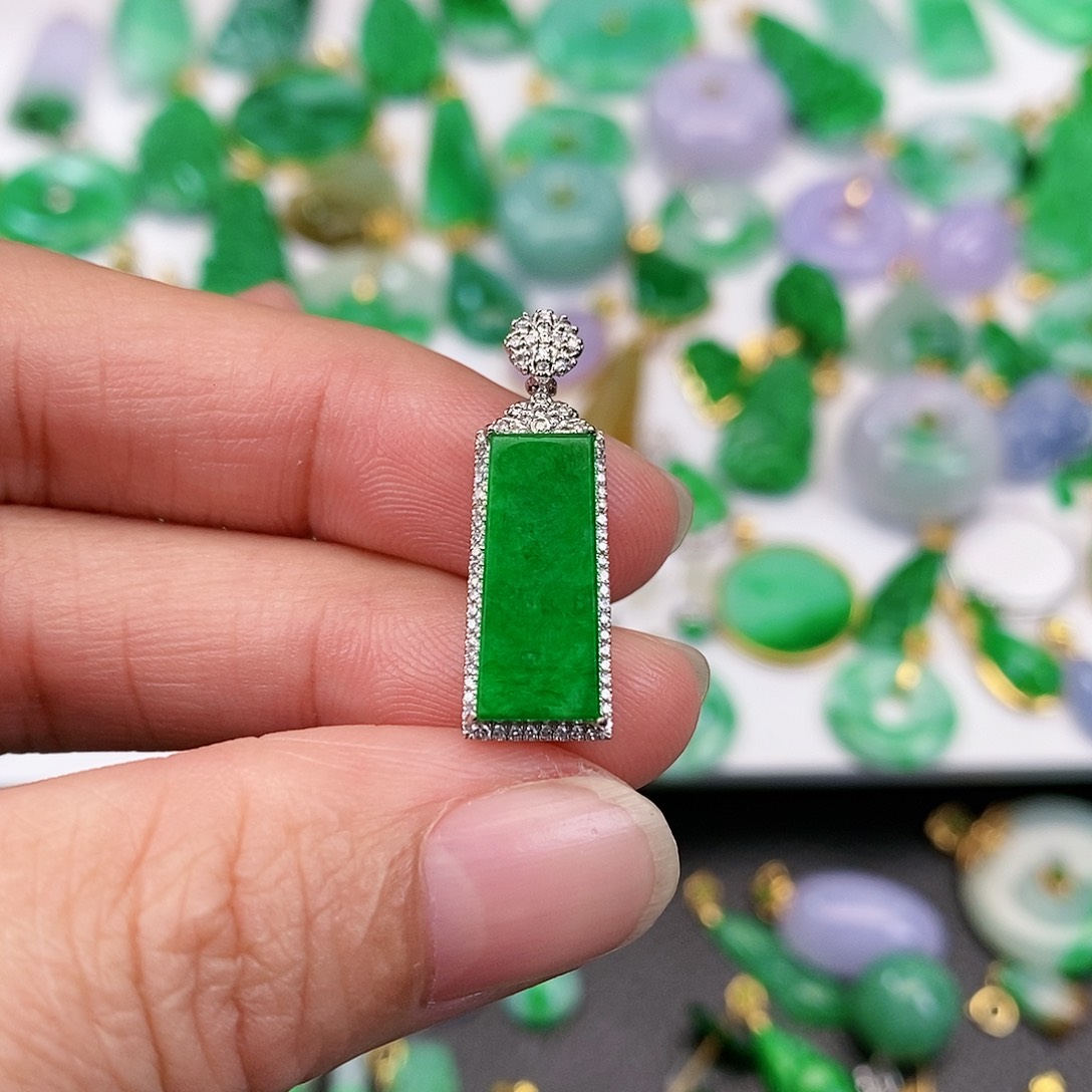 翡翠吊坠(不含链)18K金镶嵌