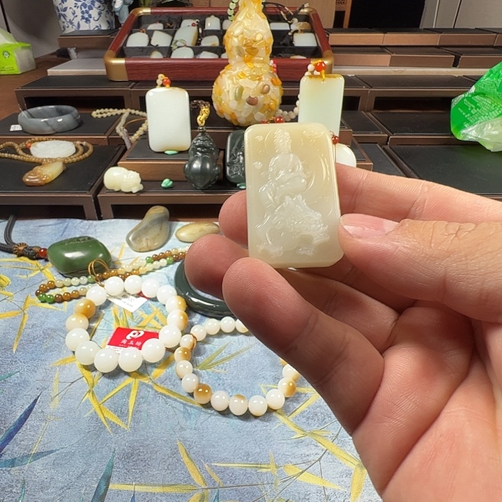 和田玉未镶嵌颈饰