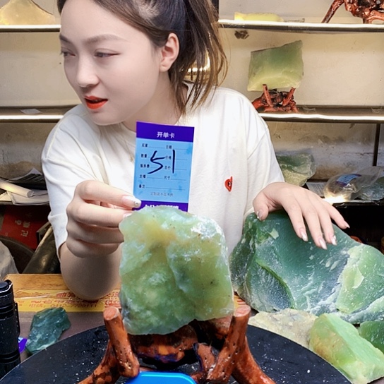 【闪购商品】未镶嵌蛇纹石玉原石寒*